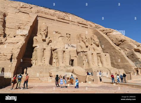 Il Complesso di Abu Simbel: Una Meraviglia Antica Incastonata Nella Roccia!