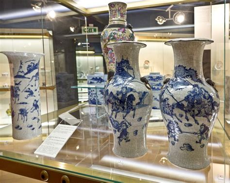 Il Museo della Porcellana di Yingkou: Un viaggio nella storia e nell'eleganza della ceramica cinese!