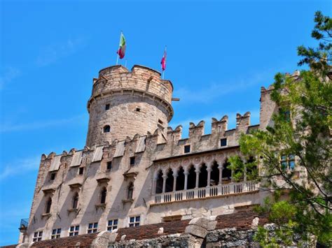 Il Castello del Buonconsiglio: Un Viaggio Attraverso la Storia e l'Arte!