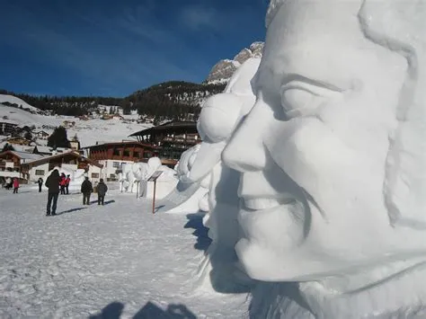 Il Giardino di Sculture sulla Neve: Un capolavoro effimero in mezzo al ghiaccio!