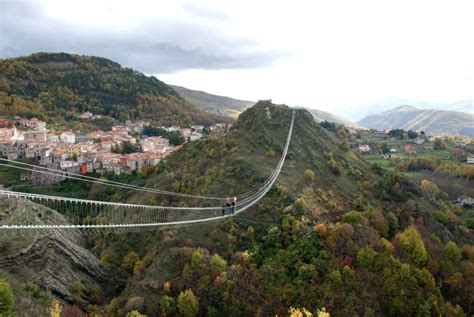 Il Ponte della Luna: Un capolavoro di architettura e mistero ancestrale!