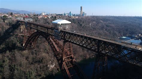 Il Ponte di Ferro del Danzhao: Un gioiello ingegneristico che attraversa il tempo!