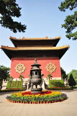  Il Tempio di Putuozongcheng: Un Gioiello Imperiale Immerse Nella Natura!